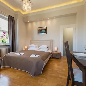 https://po-apartments-andersa-intraco.warsawhotelspoland.com